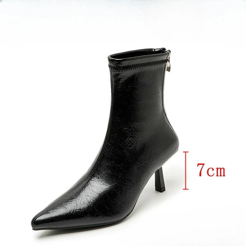 Stützende und trendige orthopädische Stiefel
