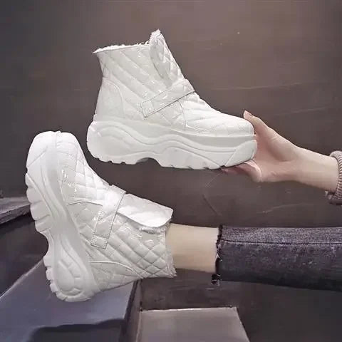 Modische und stützende orthopädische Stiefel