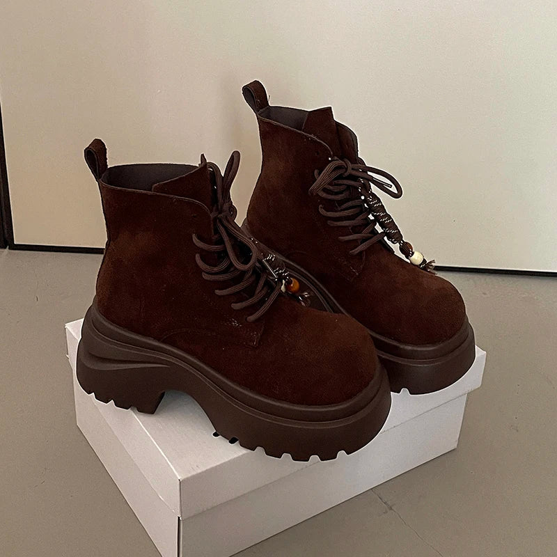 Modische und stützende orthopädische Stiefel