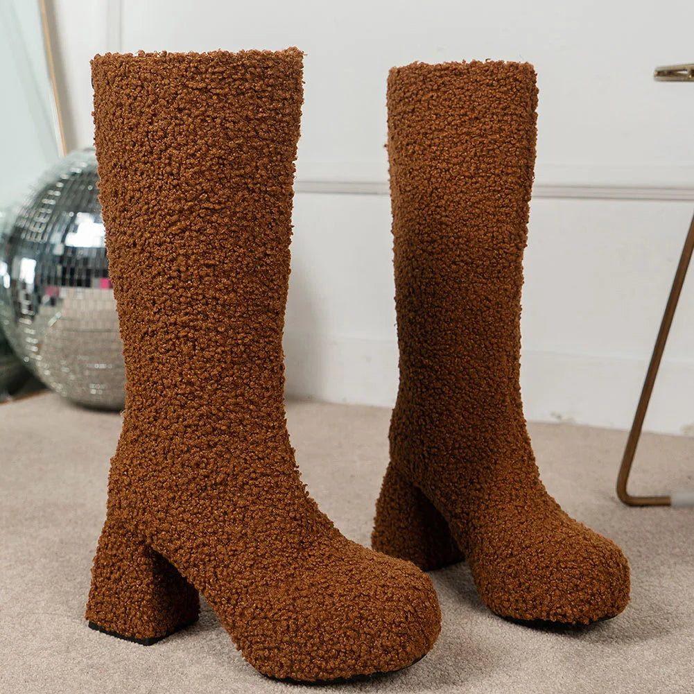 Stützende und trendige orthopädische Stiefel
