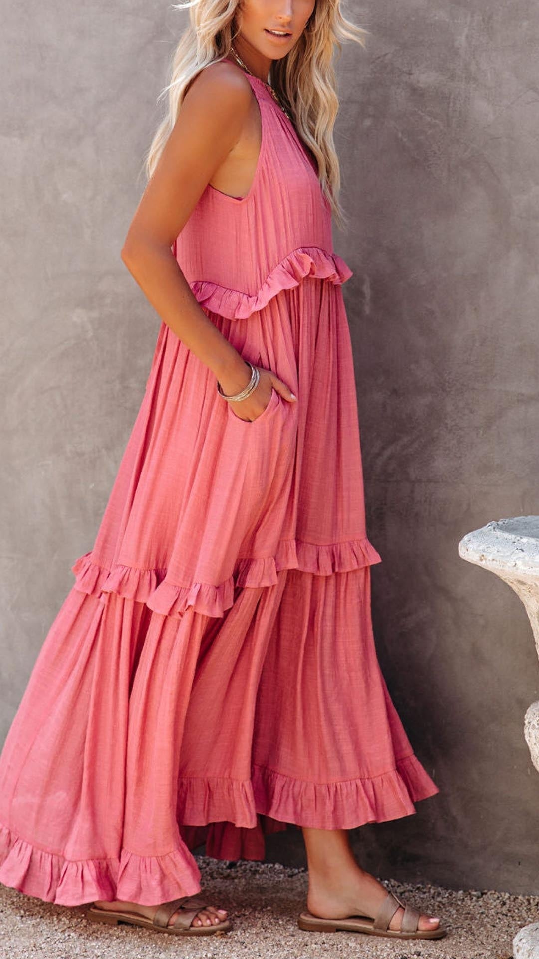 EM | Schlichtes Maxikleid mit Neckholder und Rüschen
