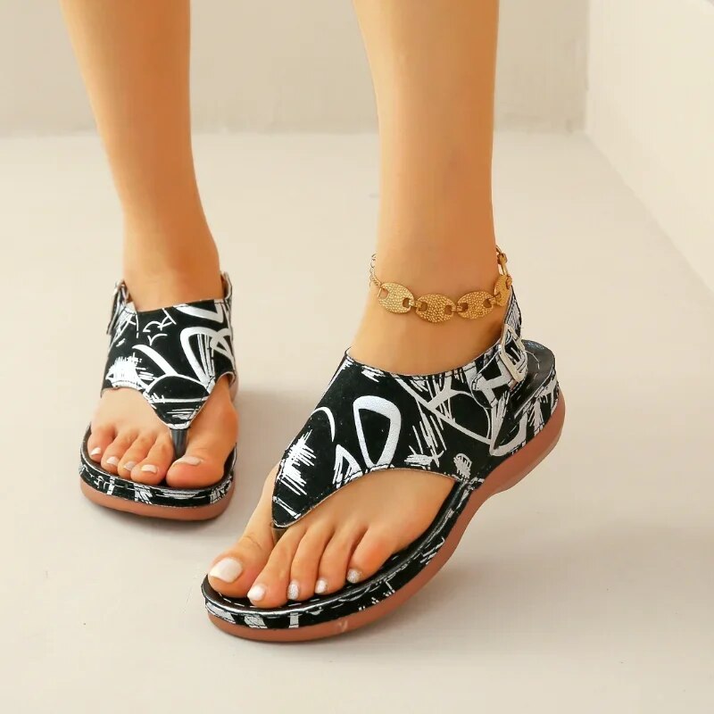 EM | Boho-Sandalen mit Blumenmuster und Zehenschlaufe