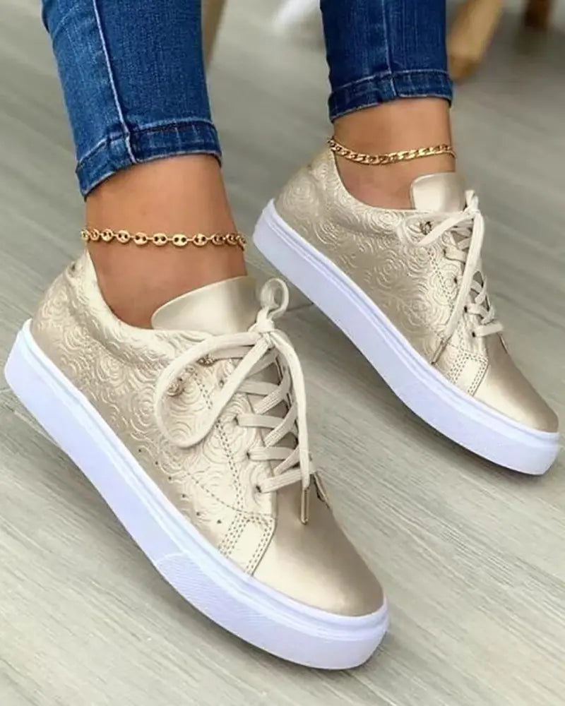 MW | Schicke Turnschuhe mit goldenen Details