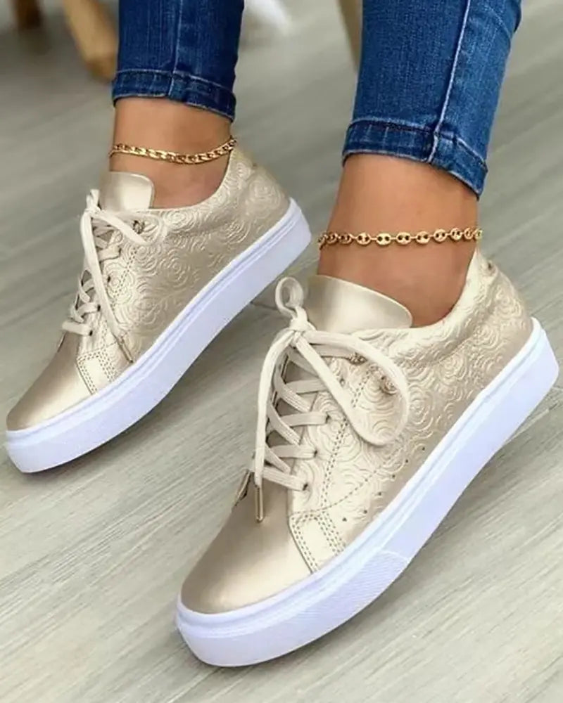 MW | Schicke Turnschuhe mit goldenen Details