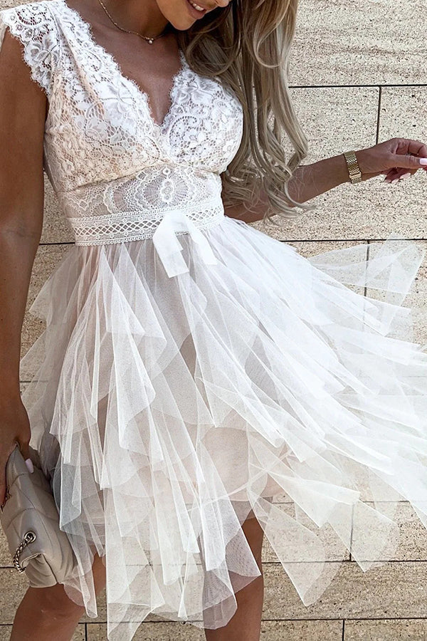 MW | V-Ausschnitt Ärmelloses Midikleid aus Spitze