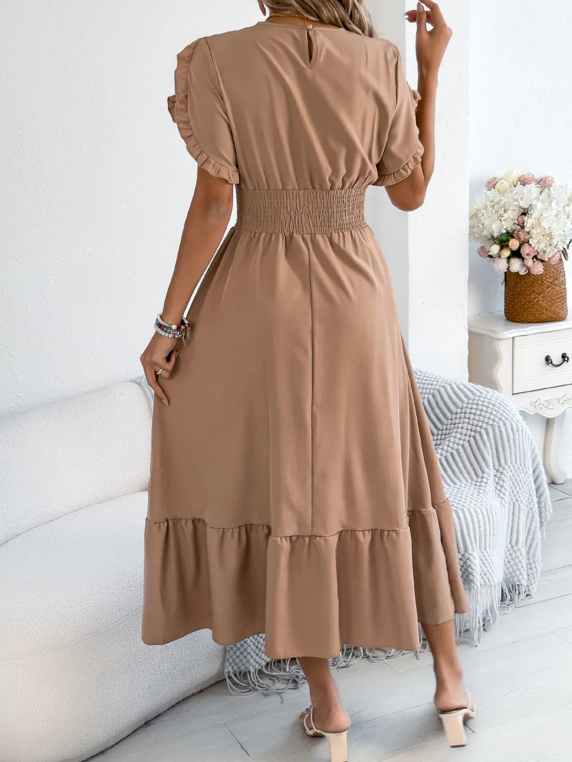MW | Gesmoktes Midikleid mit Rundhalsausschnitt und Rüschen