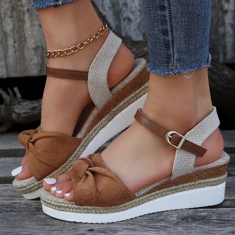 EM | Modische Sandalen