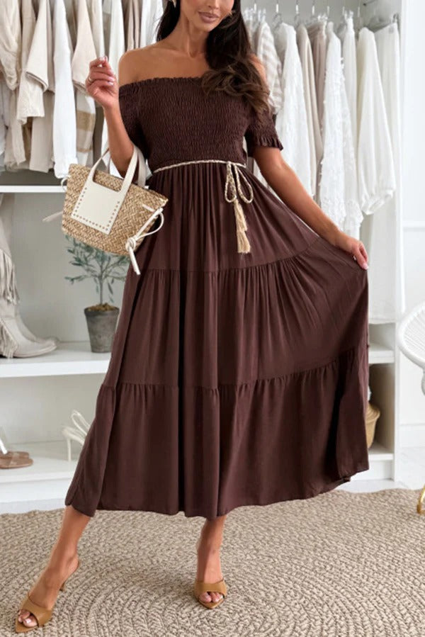 MW | Unifarbenes schulterfreies Midikleid mit gefalteter Taille