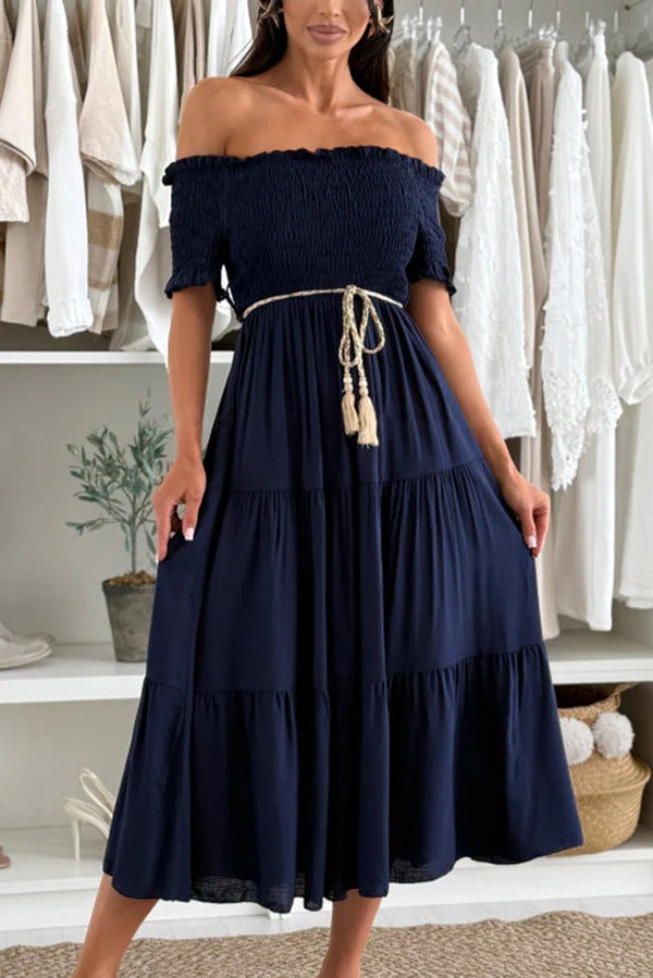 MW | Unifarbenes schulterfreies Midikleid mit gefalteter Taille
