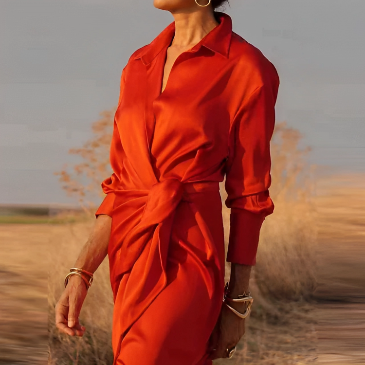 EM | Langärmeliges Maxikleid mit Revers und schmaler Passform