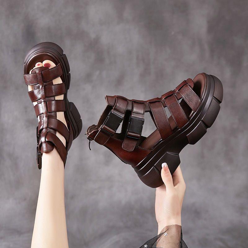 EM | Klobige Gladiatorensandalen mit mehreren Riemen