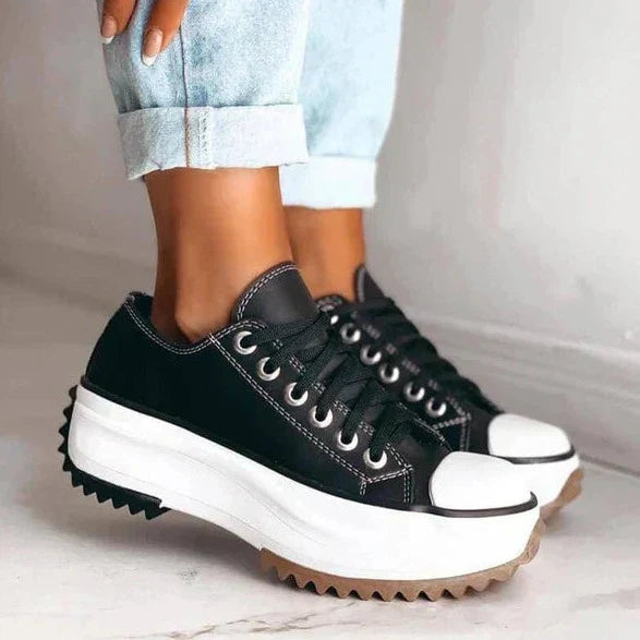 EM | Modische Turnschuhe mit Plateau