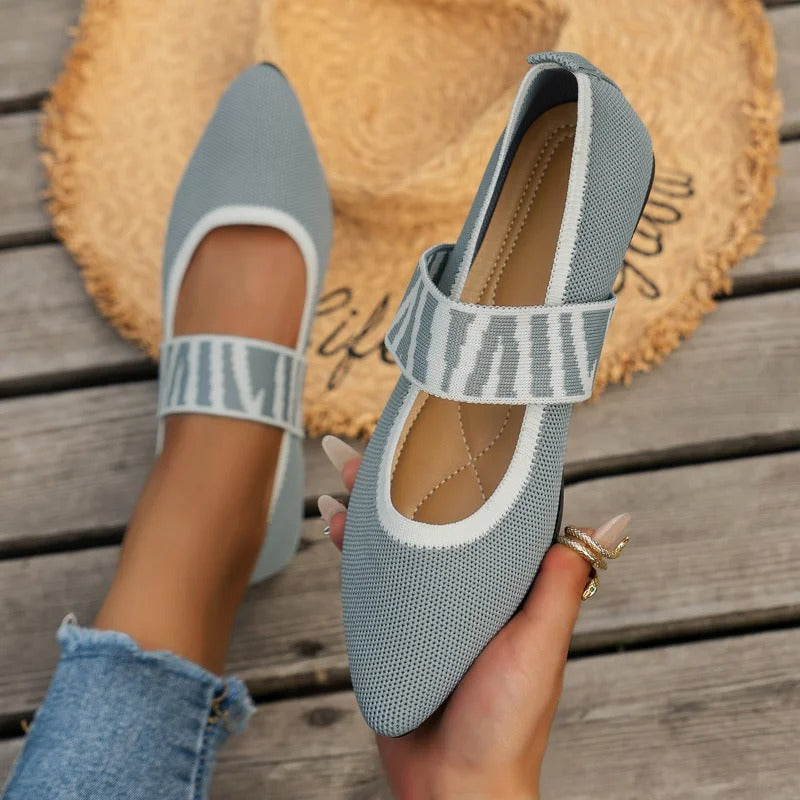 EM | Elegante spitz zulaufende Flats mit kariertem Riemen