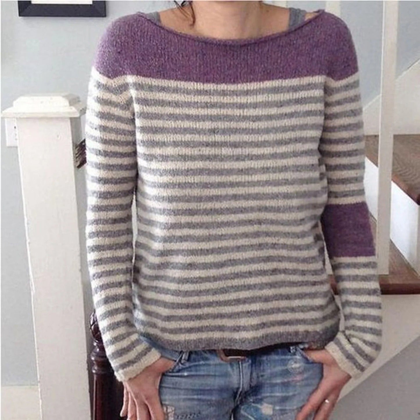 EM | Colorblock-Strickpullover mit gestreiften Ärmeln