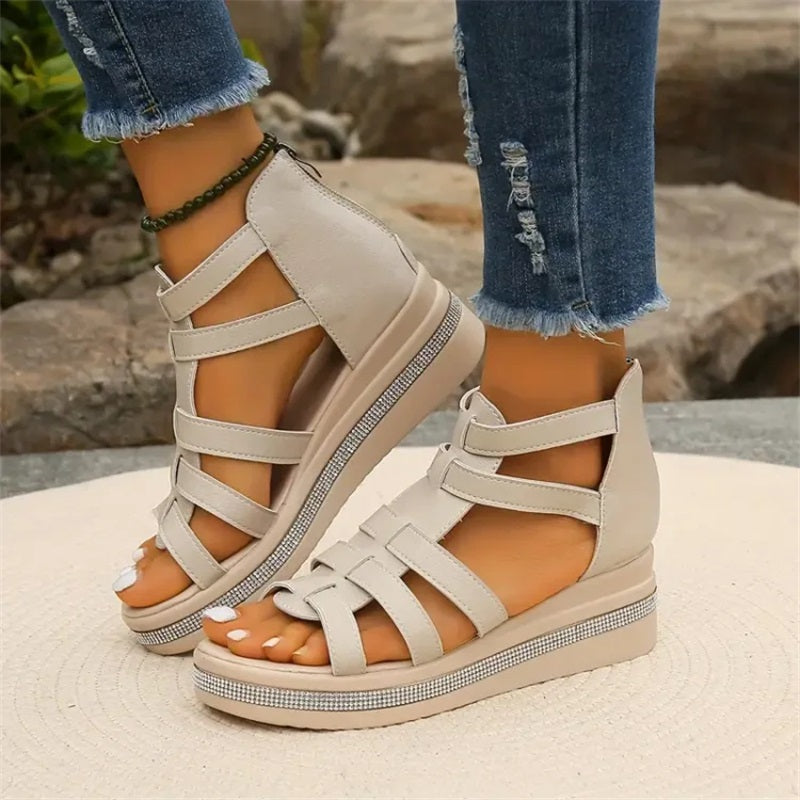 EM | Mit Strass besetzte Keilsandalen