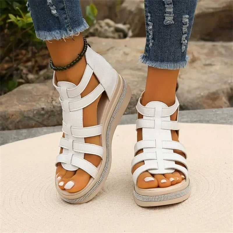 EM | Mit Strass besetzte Keilsandalen
