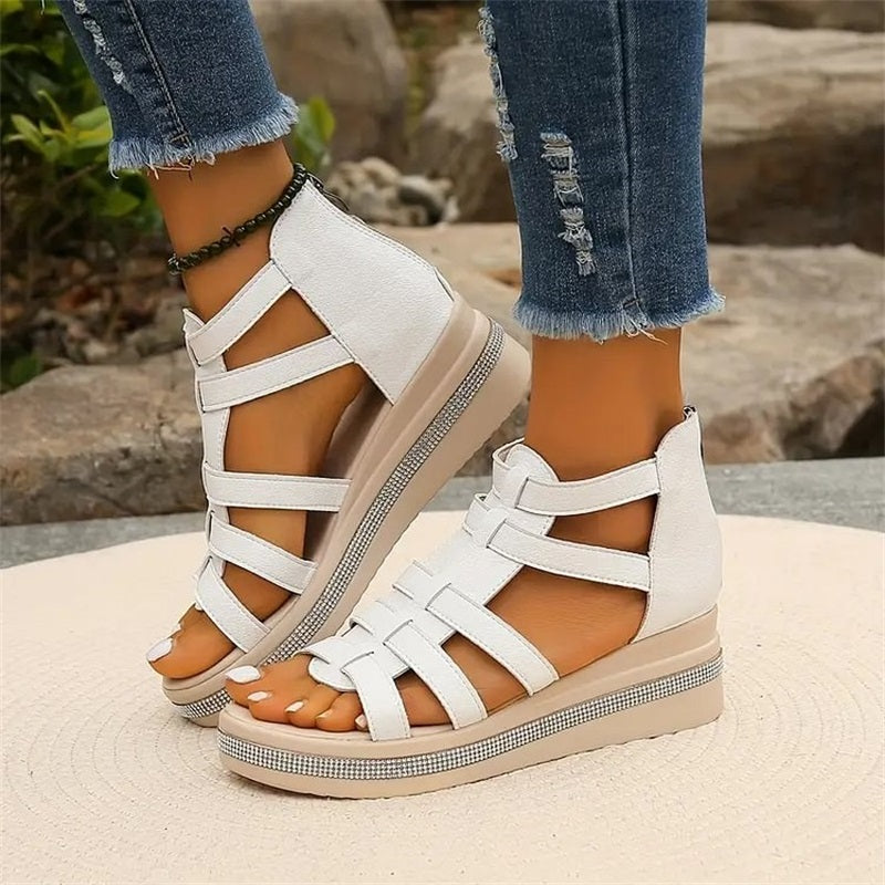 EM | Mit Strass besetzte Keilsandalen