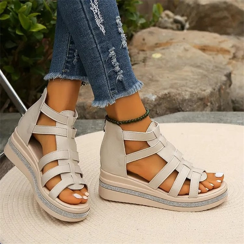 EM | Mit Strass besetzte Keilsandalen