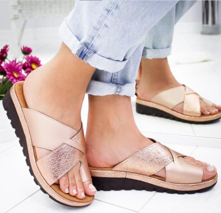 EM | Stilvolle Plateausandalen mit gekreuzten Riemen