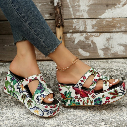 EM | Ausgeschnittene Florale Peep Toe Sandalen
