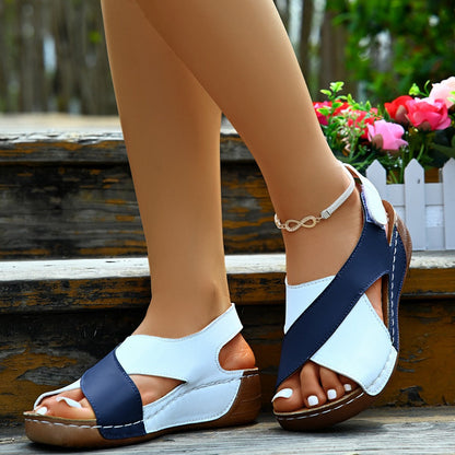 EM | Lässige Keilsandalen mit Kreuzriemen