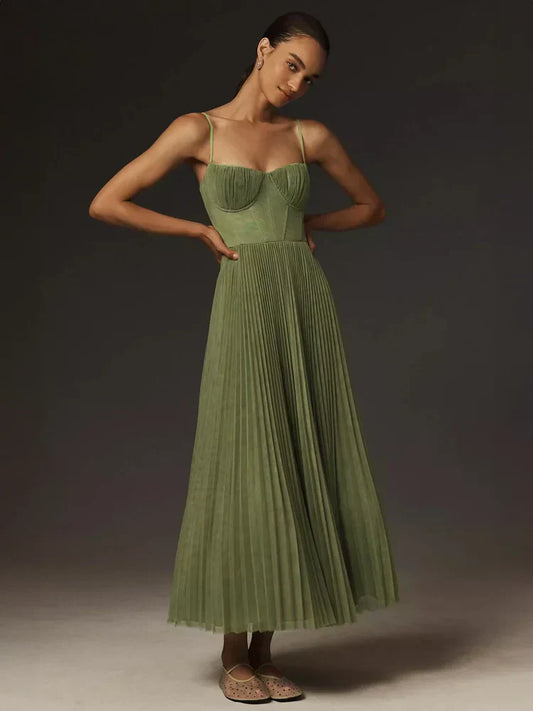 EM | Ausgestelltes Midikleid mit Bustier aus plissiertem Tüll