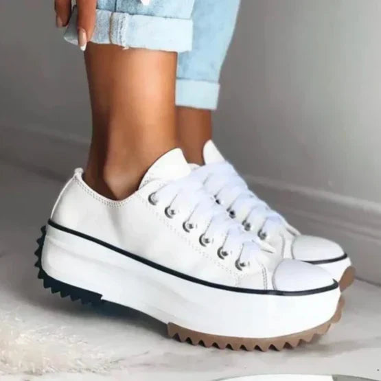 EM | Modische Turnschuhe mit Plateau