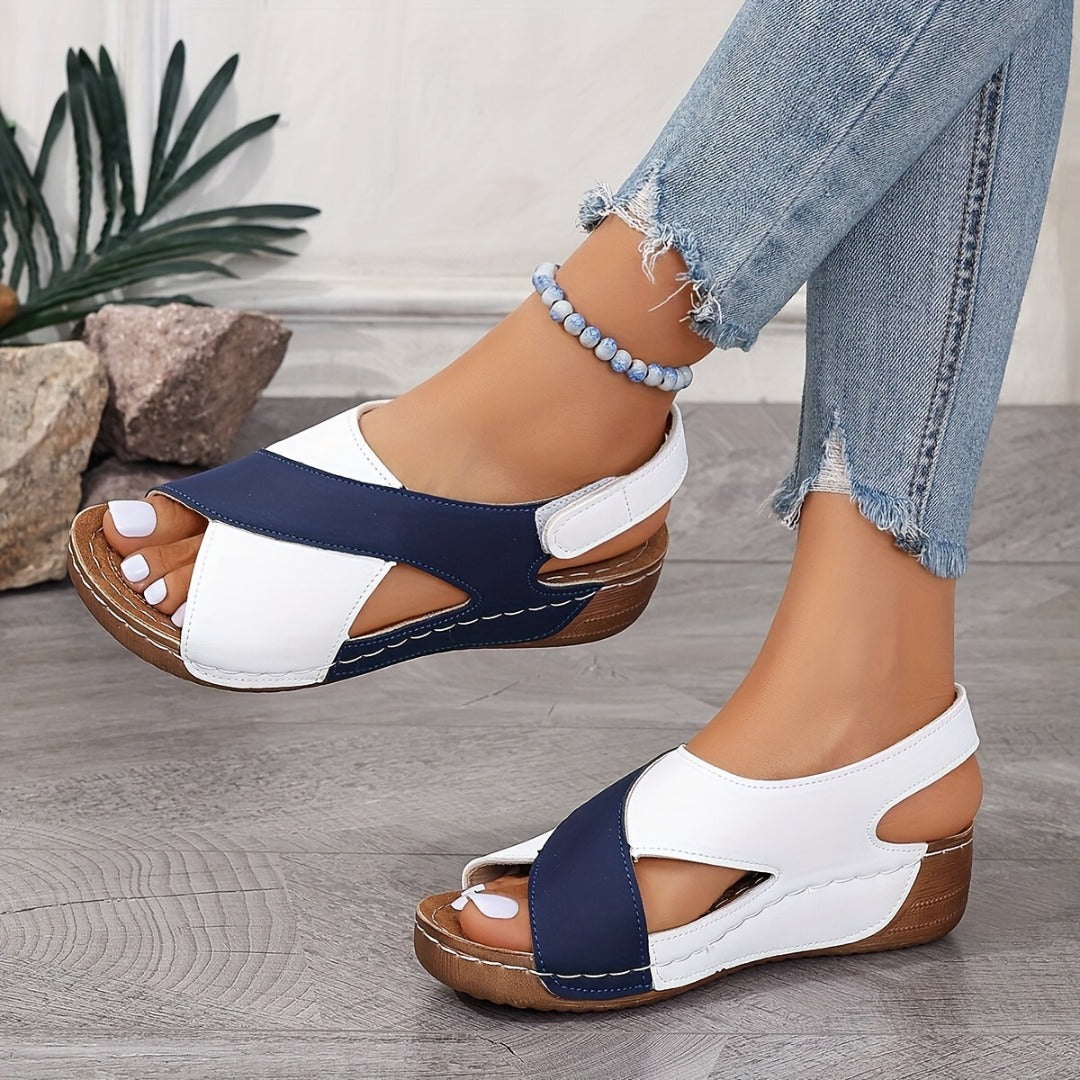 EM | Lässige Keilsandalen mit Kreuzriemen