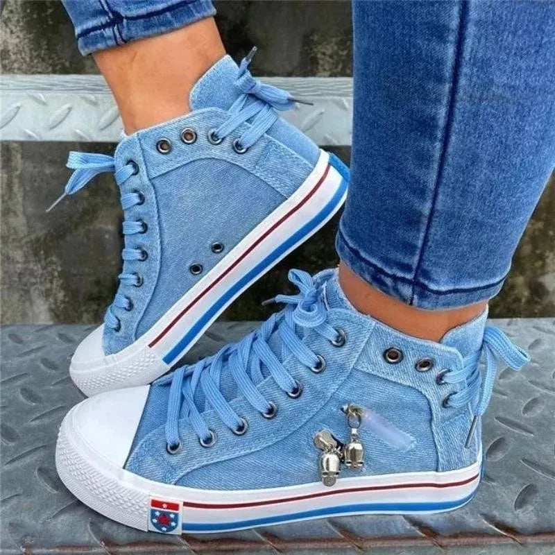 EM | Denim-Sneakers mit weißen Sohlen