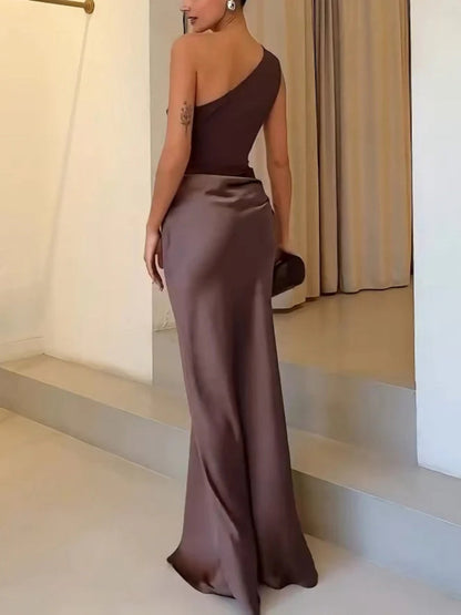 MW | Langes Partykleid mit Faltenwurf und asymmetrischem Ausschnitt