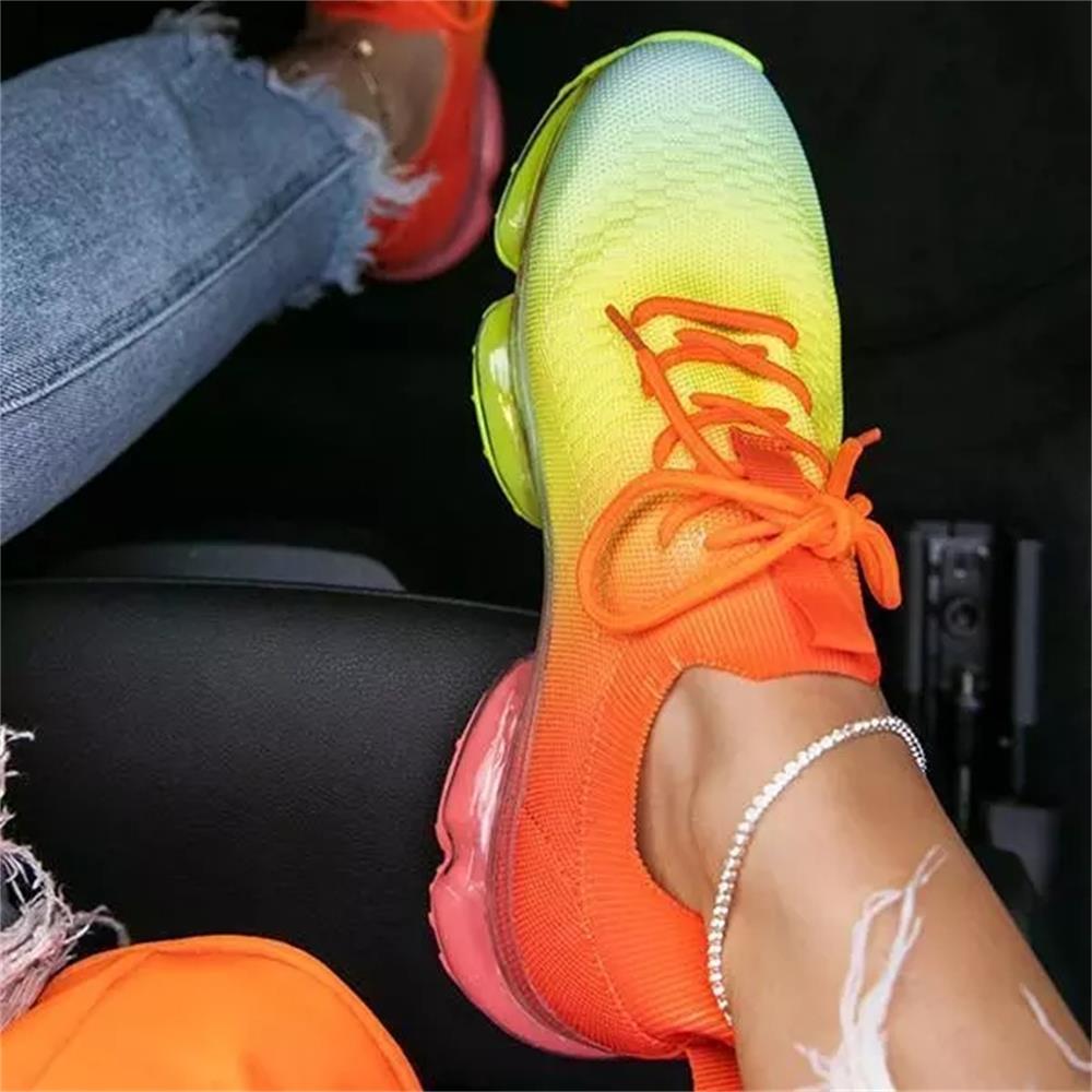 EM | Lässige Sneakers mit transparenter Sohle und Schnürung