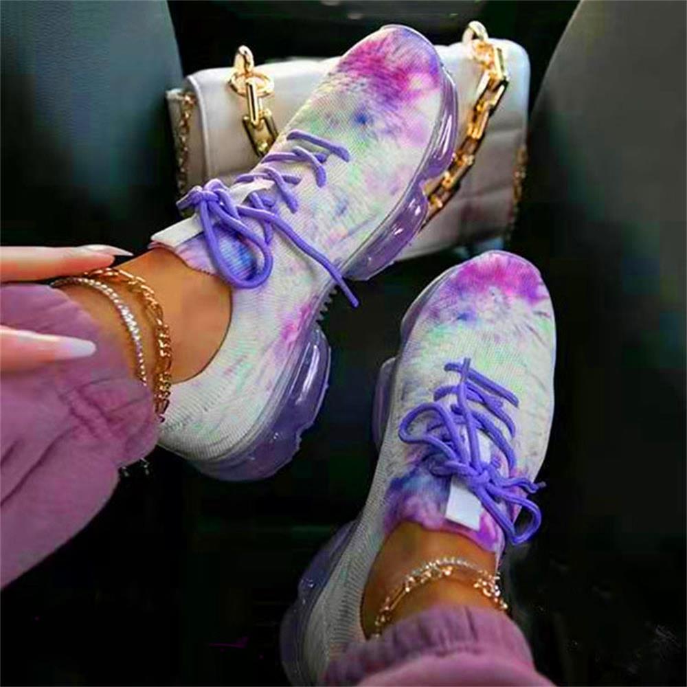 EM | Lässige Sneakers mit transparenter Sohle und Schnürung