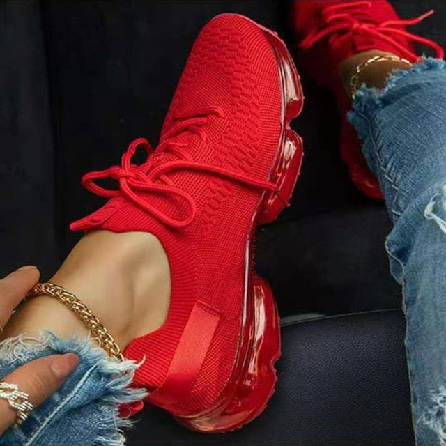 EM | Lässige Sneakers mit transparenter Sohle und Schnürung