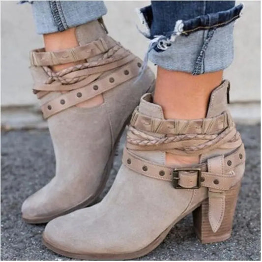 EM | Schicke Ankle Boots mit geflochtenem Riemen