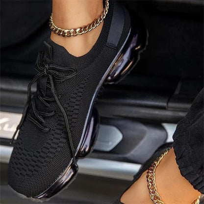 EM | Lässige Sneakers mit transparenter Sohle und Schnürung