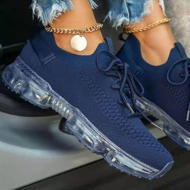 EM | Lässige Sneakers mit transparenter Sohle und Schnürung