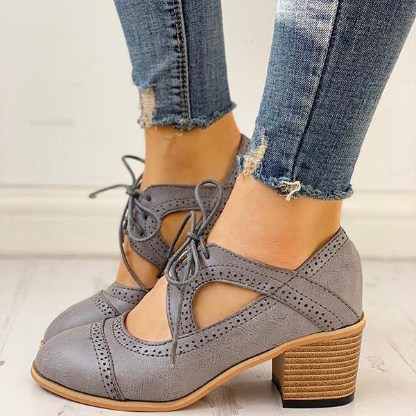 EM | Retro-Schnürschuhe mit Ausschnitt