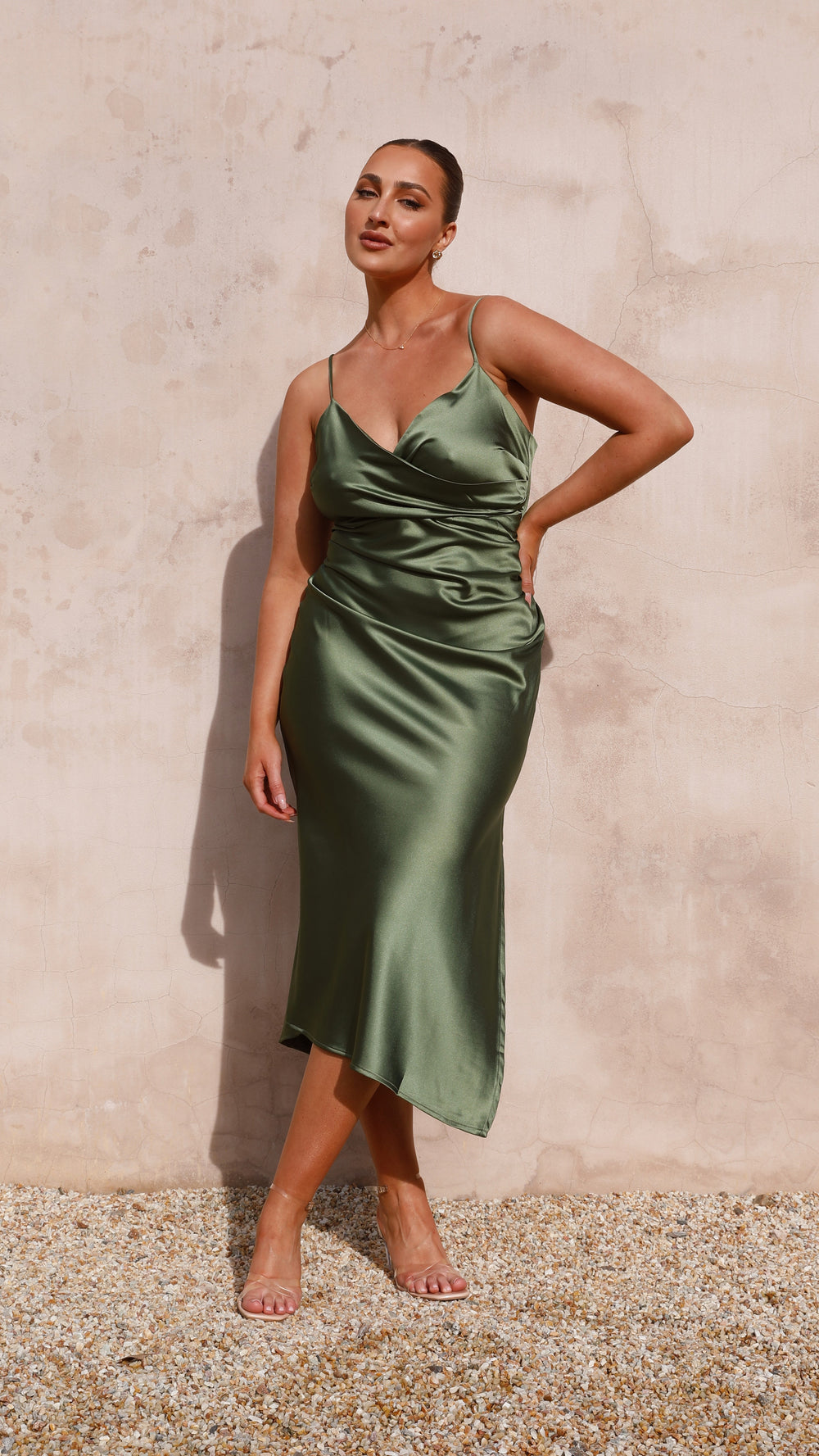 MW | Midi-Abendkleid mit schmalen Trägern und raffinierten Falten