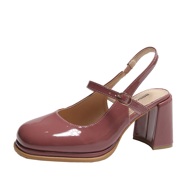 EM | Schuhe mit klobigem Absatz und verstellbarem Riemen
