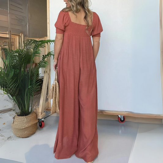 EM | Jumpsuit mit quadratischem Ausschnitt und Knöpfen