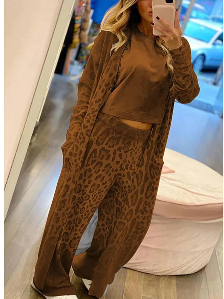 EM | Strickjacke mit Leopardenmuster und Hose