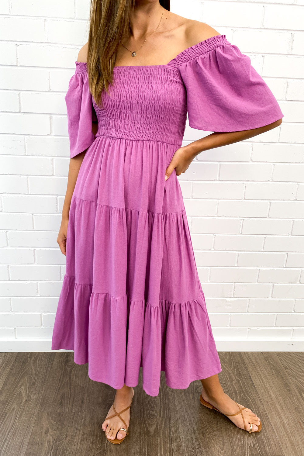 MW | Feminine Off-Shoulder Midikleid