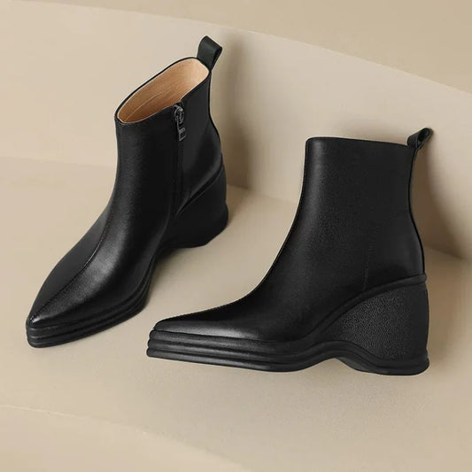 Stützende und trendige orthopädische Stiefel