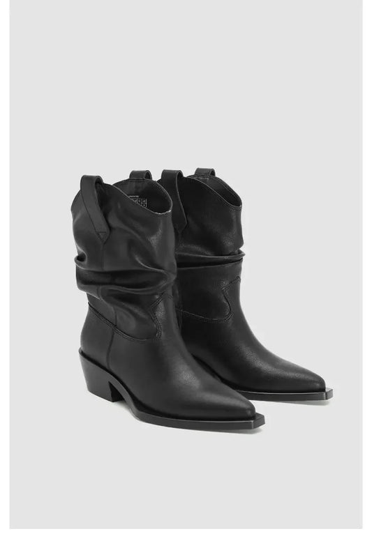 Modische und stützende orthopädische Stiefel