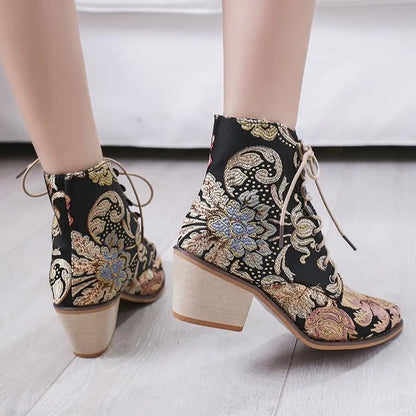 Maßgeschneiderte und bequeme orthopädische Stiefel