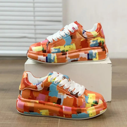EM | Lebendige Turnschuhe im Graffiti-Stil