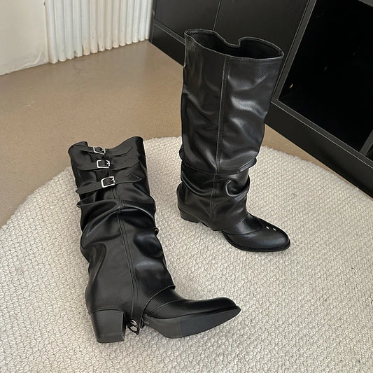 Stützende und trendige orthopädische Stiefel