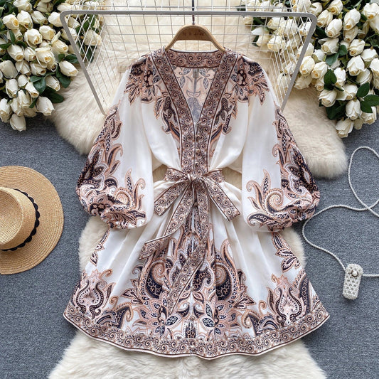 EM | Elegantes Minikleid mit Vintage-Print, Puffärmeln in A-Linie und V-Ausschnitt