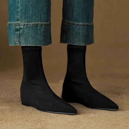 Stützende und trendige orthopädische Stiefel