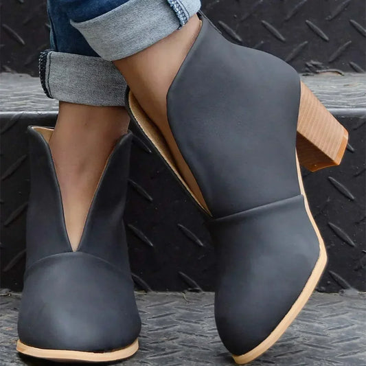 EM | Schicke Stiefeletten mit V-Ausschnitt und Blockabsatz